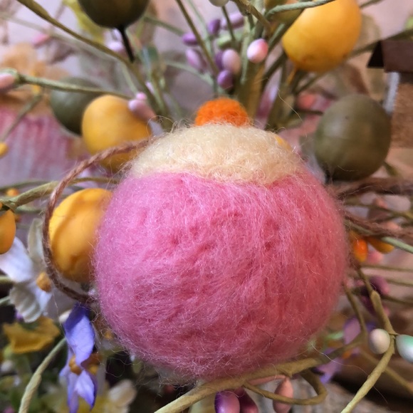 Handmade needle felted Easter egg duckling ornament spring collectable decor - Picture 5 of 6